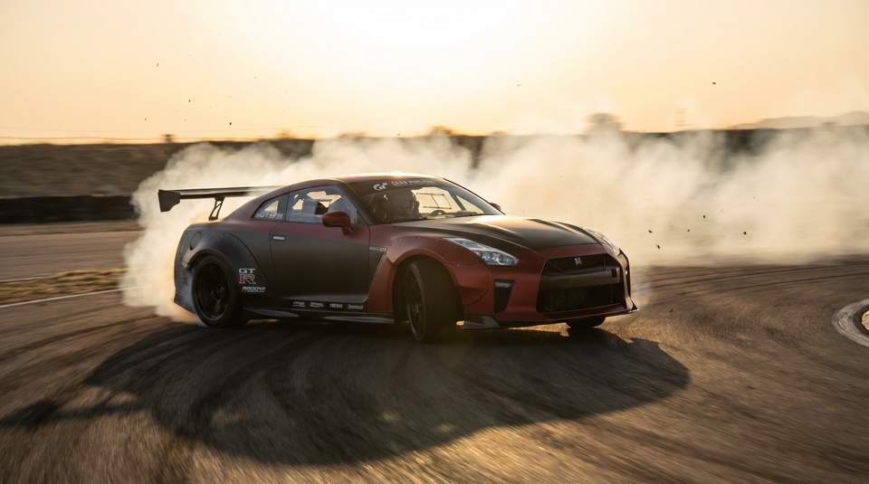 暗网视频：改装GTR赛道漂移